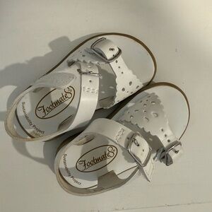 FootMates White Kids Sandals with Buckle